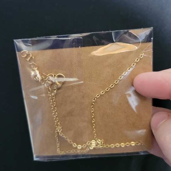 Necklace Womens Gold 'Mama' - Picture 3 of 4